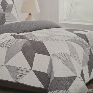 Queen Quilt - Reversible Origami Patchwork in Black, White, and Gray